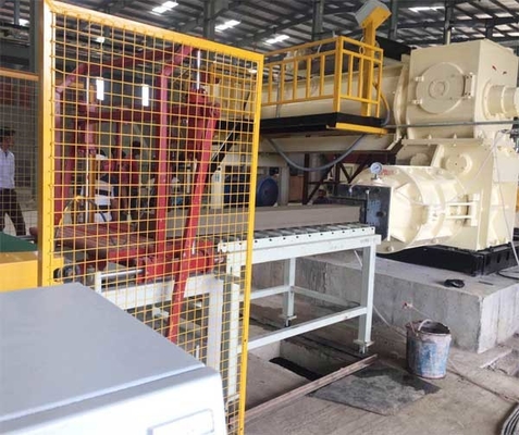 Clay Soil Brick Making Machine manuel tuğla yapma fabrikası makinesi EV Kenya'da vakum ekstrüder