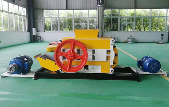 Enerji Tasarruflu Kil Tuğla Üretim Hattı Yüksek Hızlı Rulo Kırma Makinesi