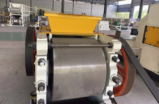 Kil Tuğla Mineral İşleme Ekipmanları Çift silindirli İnce Kırıcı