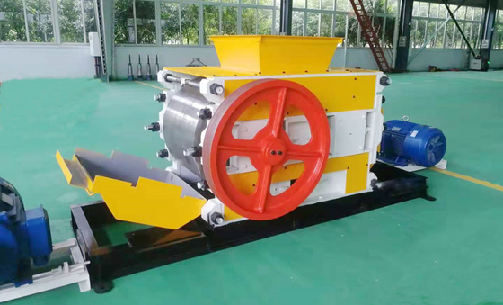 Manganez Çelik Rafine Silindir Kırıcı Makinesi Çıkış Çapı 0 - 3mm