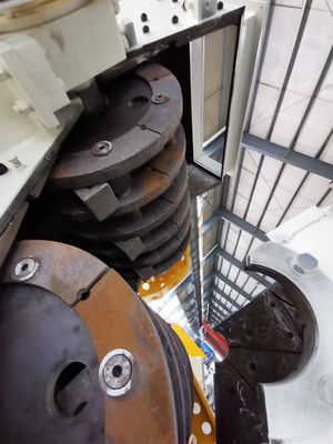 Özelleştirilebilir Hammer Mill Crusher ≤3 mm Malzeme Çıkışı, 320kw Güç ve Mineral İşleme için 2 Yıllık Garanti