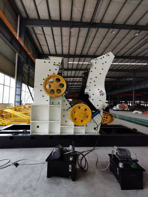 Özelleştirilebilir Hammer Mill Crusher ≤3 mm Malzeme Çıkışı, 320kw Güç ve Mineral İşleme için 2 Yıllık Garanti