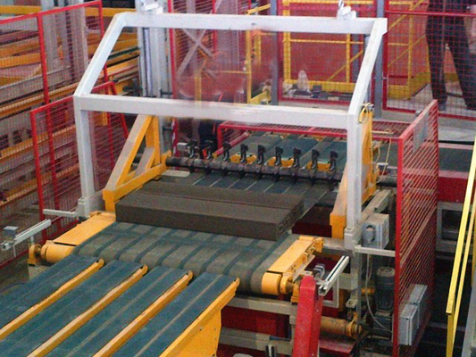 520 mm Maksimum Kesme Genişliğine ve İş Gücünden Tasarruf İçin 6-8 kez/dak Kesme Döngüsüne Sahip Hidrolik Kil Tuğla Kesme Makinesi