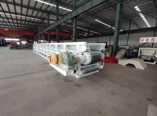 6015×2500×1750 mm TCNL Model Tuğla Kutusu Besleyici Makinesi 1175 mm Zincir Yolculuk Merkezi Uzaklığı ile