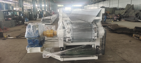 Büyük Kapasiteli TCNL Kil Malzemeleri Tuğla Kutusu Besleme Makinesi 1175 mm Zincir Yolculuk Merkezi Uzaklığı